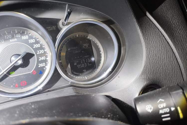 Used Mazda Atenza 2014 2.0L Blue Sky Luxury Edition Odometer Close Up