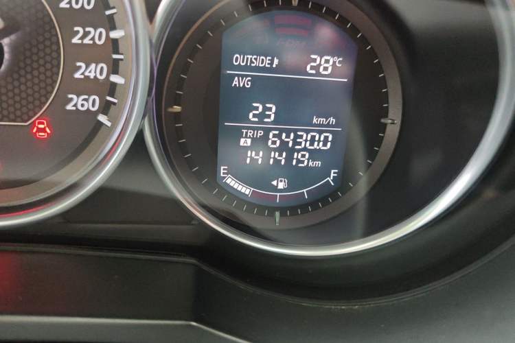 Used Mazda Atenza 2014 2.0L Blue Sky Luxury Edition Odometer Close Up