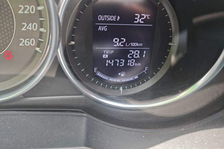 Used Mazda Atenza 2014 2.0L Blue Sky Luxury Edition Odometer Close Up