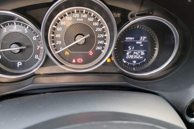 Used Mazda Atenza 2014 2.0L Blue Sky Luxury Edition Odometer Close Up
