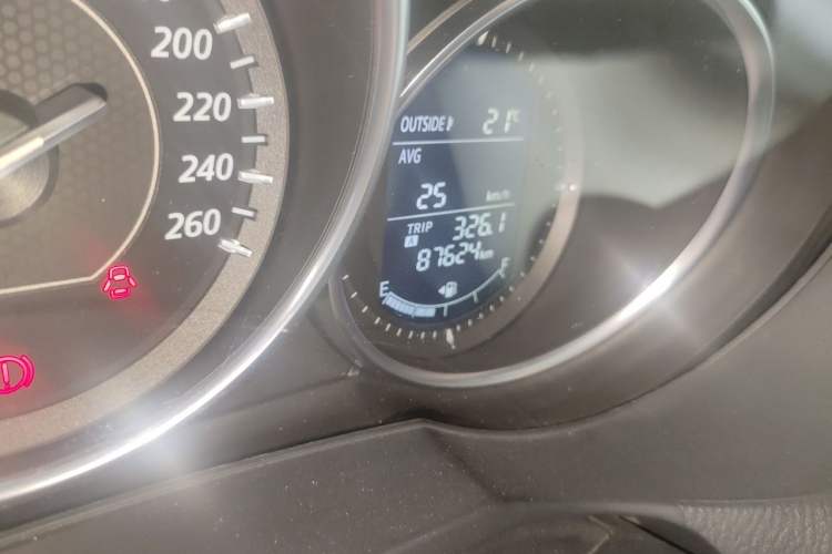 Used Mazda Atenza 2014 2.0L Blue Sky Luxury Edition Odometer Close Up