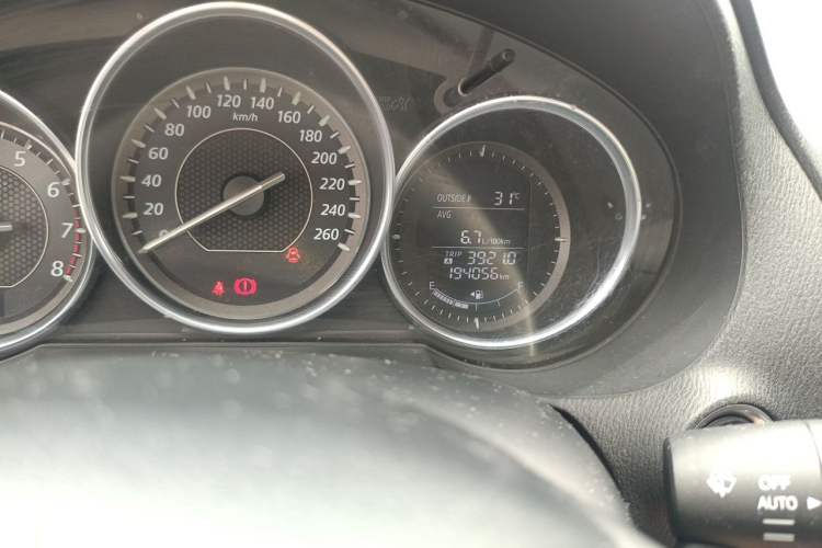 Used Mazda Atenza 2014 2.0L Blue Sky Luxury Edition Odometer Close Up