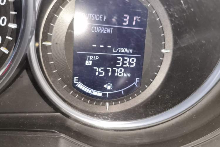 Used Mazda Atenza 2014 2.0L Blue Sky Luxury Edition Odometer Close Up