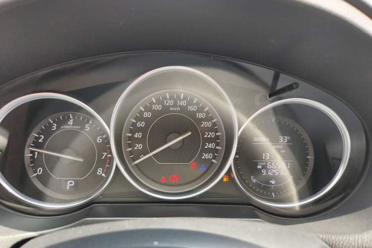 Used Mazda Atenza 2014 2.0L Blue Sky Luxury Edition Odometer Close Up