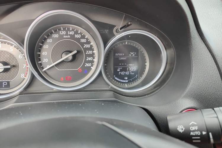 Used Mazda Atenza 2014 2.0L Blue Sky Luxury Edition Odometer Close Up