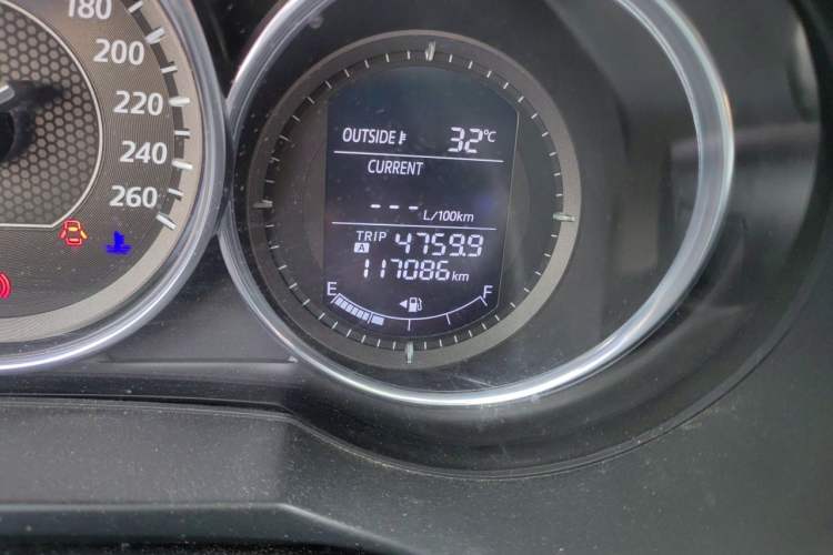 Used Mazda Atenza 2014 2.0L Blue Sky Luxury Edition Odometer Close Up