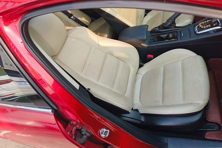 Used Mazda Atenza 2014 2.0L Blue Sky Luxury Edition Right Front Seat