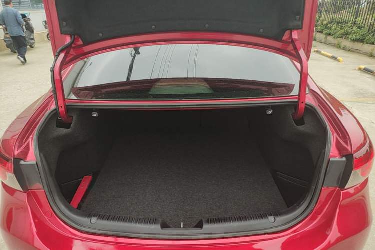 Used Mazda Atenza 2014 2.0L Blue Sky Luxury Edition Trunk