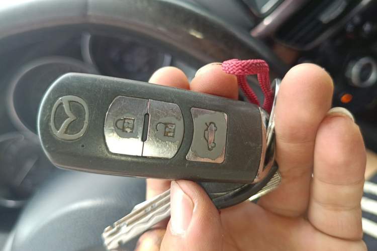 Used Mazda Atenza 2014 2.0L Blue Sky Luxury Edition Vehicle Key