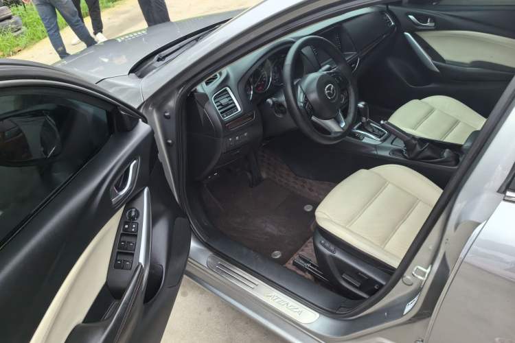 Used Mazda Atenza 2014 2.0L Blue Sky Luxury Edition Interior 2