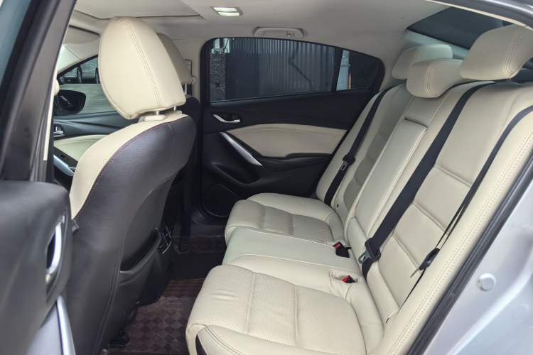 Used Mazda Atenza 2014 2.0L Blue Sky Luxury Edition Interior 3