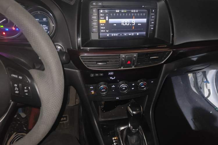 Used Mazda Atenza 2014 2.0L Blue Sky Luxury Edition Audio And AC Panel