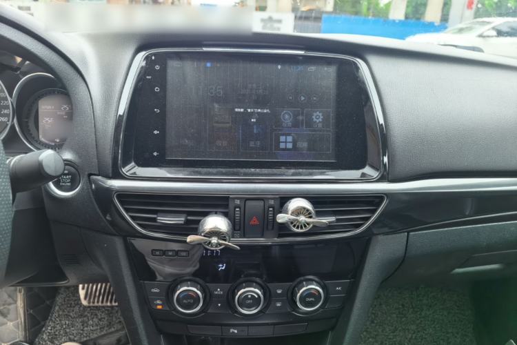 Used Mazda Atenza 2014 2.0L Blue Sky Fashion Edition Center Console