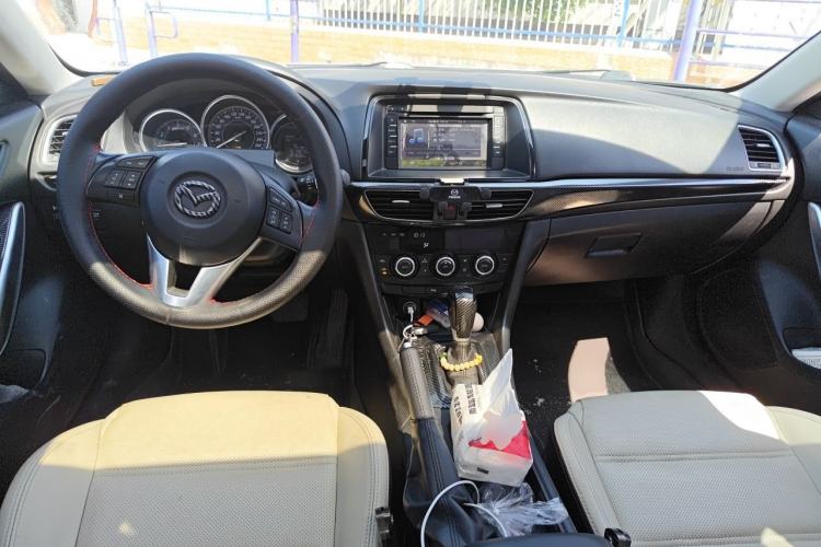 Used Mazda Atenza 2014 2.0L Blue Sky Luxury Edition Center Console