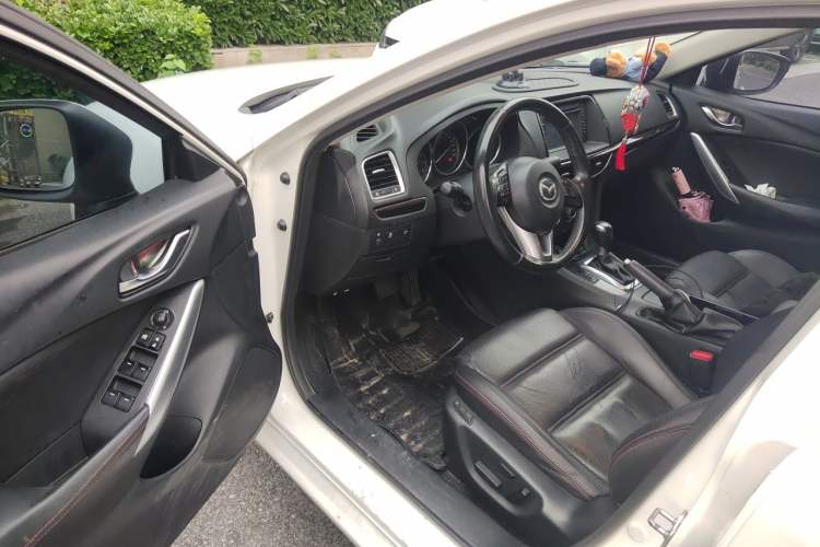 Used Mazda Atenza 2014 2.0L Blue Sky Luxury Edition Driver Seat