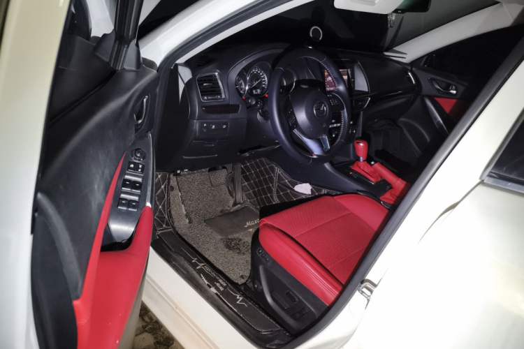 Used Mazda Atenza 2014 2.0L Blue Sky Deluxe Edition Driver Seat