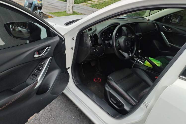 Used Mazda Atenza 2014 2.0L Blue Sky Luxury Edition Driver Seat