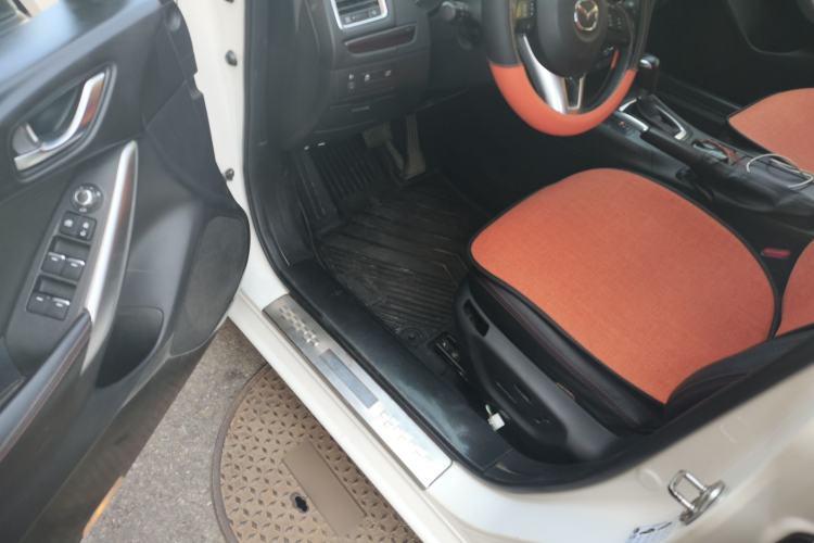 Used Mazda Atenza 2014 2.0L Blue Sky Luxury Edition Driver Seat