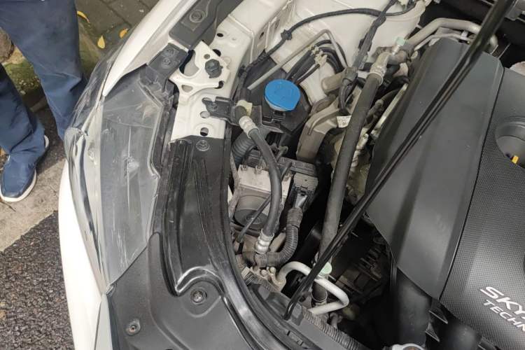 Used Mazda Atenza 2014 2.0L Blue Sky Luxury Edition Engine Bay Right