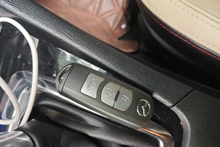 Used Mazda Atenza 2014 2.0L Blue Sky Luxury Edition Interior 1