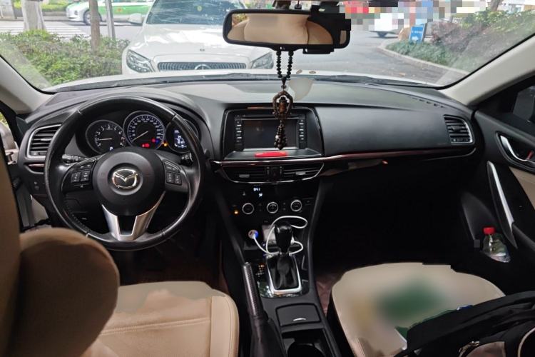 Used Mazda Atenza 2014 2.0L Blue Sky Luxury Edition Interior 2