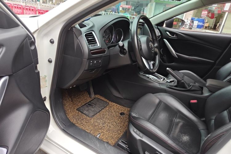 Used Mazda Atenza 2014 2.0L Blue Sky Luxury Edition Interior 3