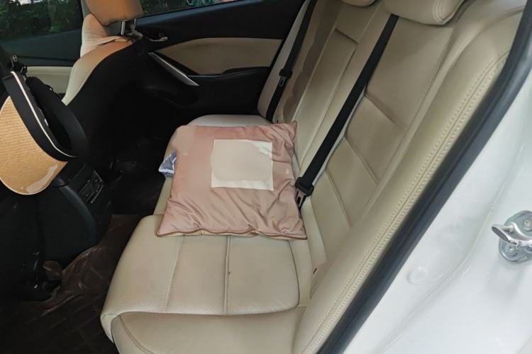 Used Mazda Atenza 2014 2.0L Blue Sky Luxury Edition Interior 4