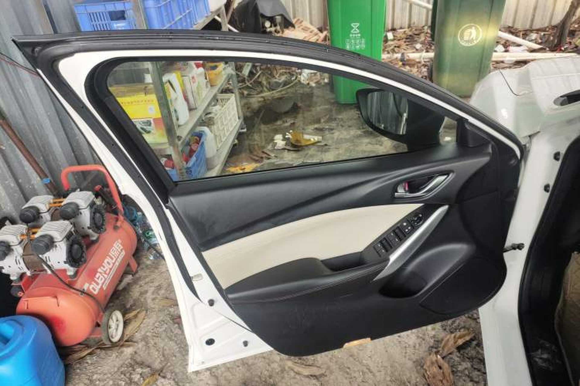 Used Mazda Atenza 2014 2.0L Blue Sky Luxury Edition Left Front Door Interior
