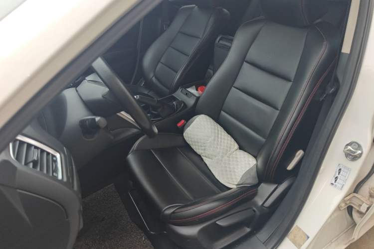 Used Mazda Atenza 2014 2.0L Blue Sky Fashion Edition Left Front Seat