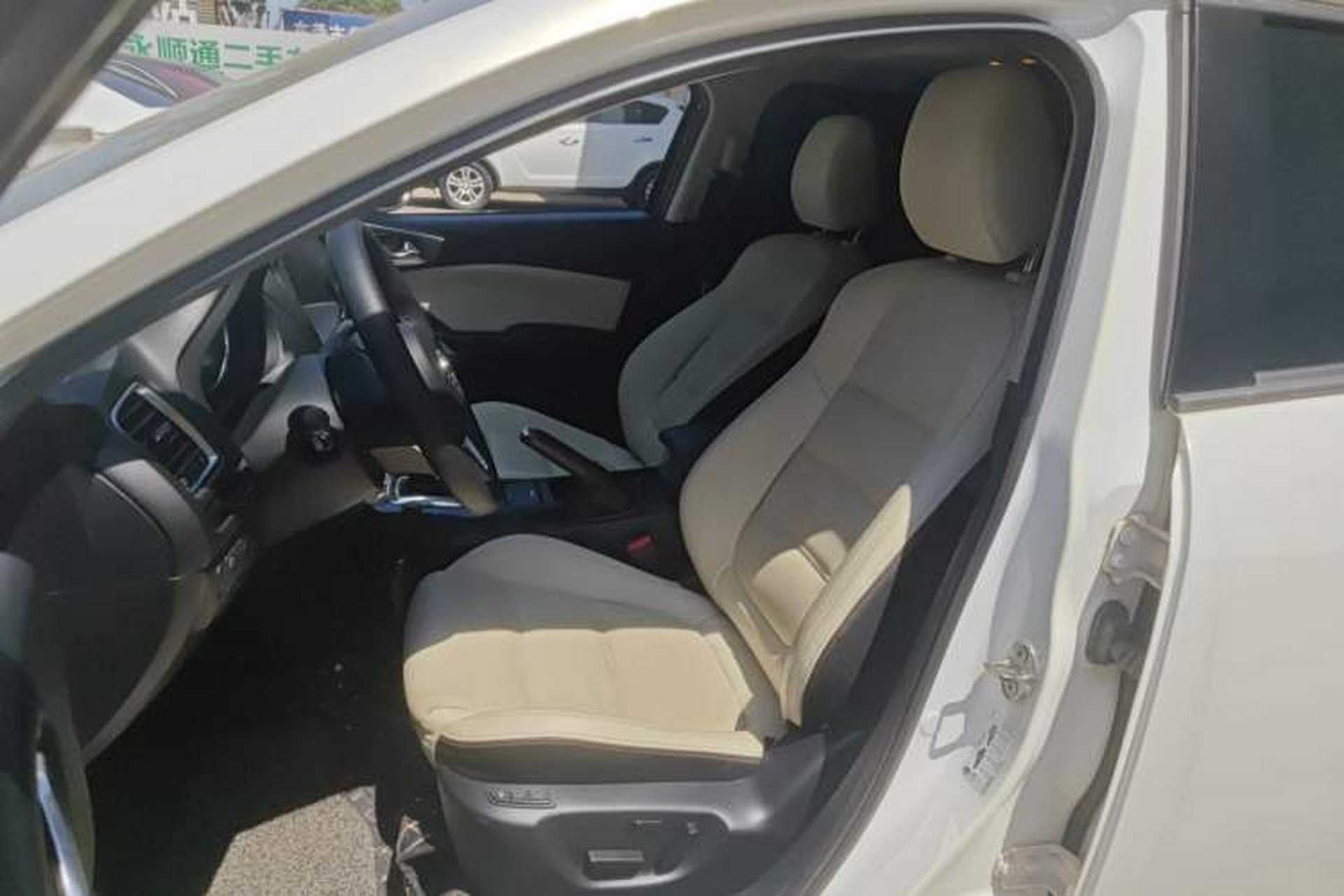 Used Mazda Atenza 2014 2.0L Blue Sky Luxury Edition Left Front Seat