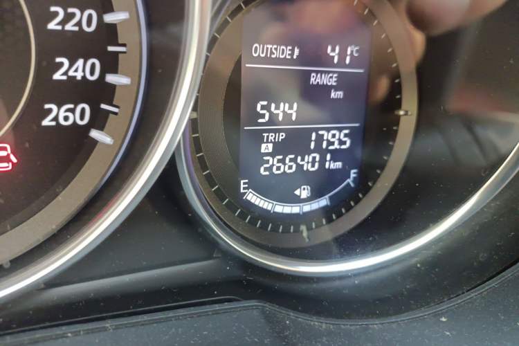 Used Mazda Atenza 2014 2.0L Blue Sky Luxury Edition Odometer Close Up
