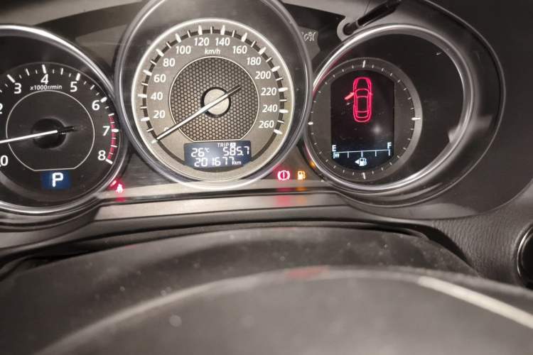 Used Mazda Atenza 2014 2.0L Blue Sky Deluxe Edition Odometer Close Up