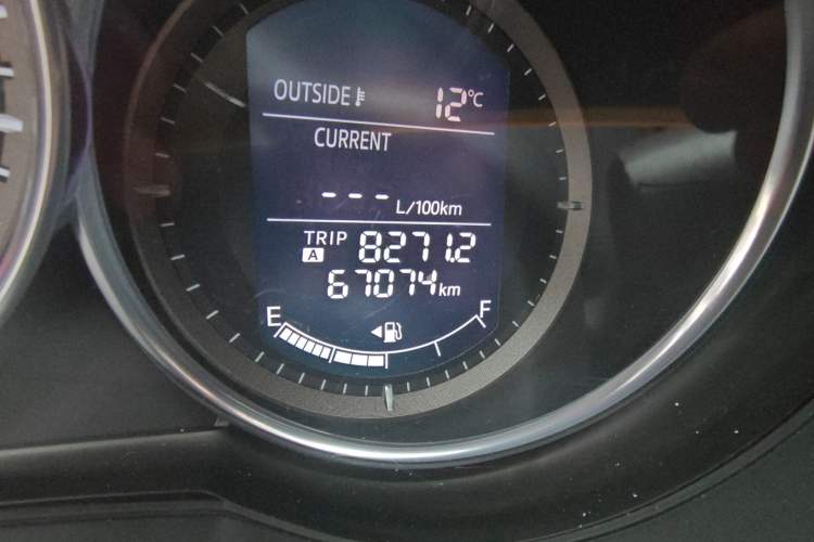 Used Mazda Atenza 2014 2.0L Blue Sky Fashion Edition Odometer Close Up