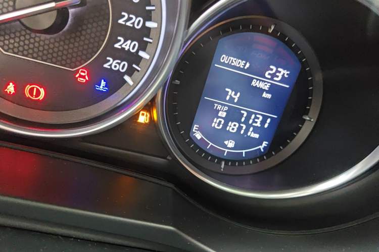 Used Mazda Atenza 2014 2.0L Blue Sky Luxury Edition Odometer Close Up