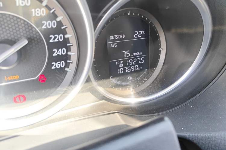 Used Mazda Atenza 2014 2.0L Blue Sky Luxury Edition Odometer Close Up