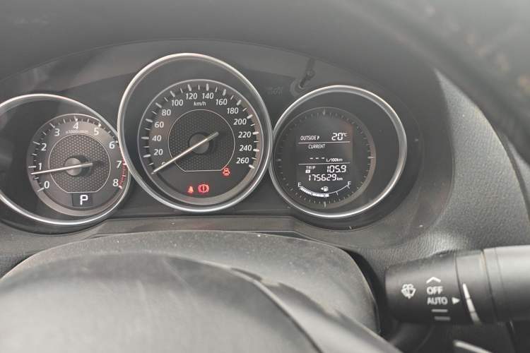 Used Mazda Atenza 2014 2.5L Blue Sky Prestige Edition Odometer Close Up