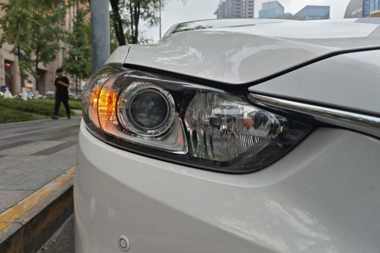 Used Mazda Atenza 2014 2.0L Blue Sky Luxury Edition Right Front Headlight