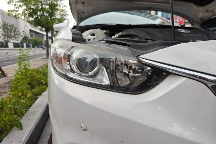 Used Mazda Atenza 2014 2.0L Blue Sky Luxury Edition Right Front Headlight
