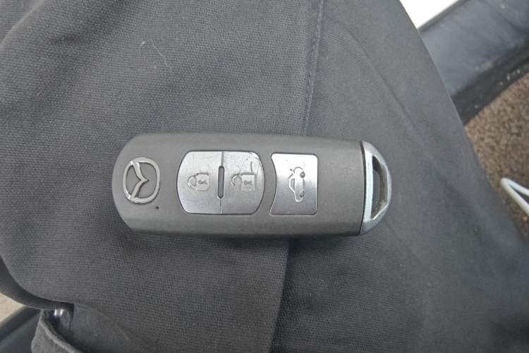 Used Mazda Atenza 2014 2.0L Blue Sky Fashion Edition Vehicle Key