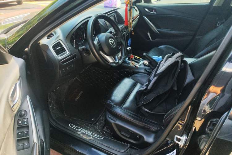 Used Mazda Atenza 2015 2.0L Blue Sky Luxury Edition Driver Seat