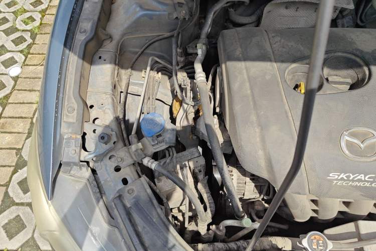 Used Mazda Atenza 2015 2.0L Blue Sky Luxury Edition Engine Bay Right