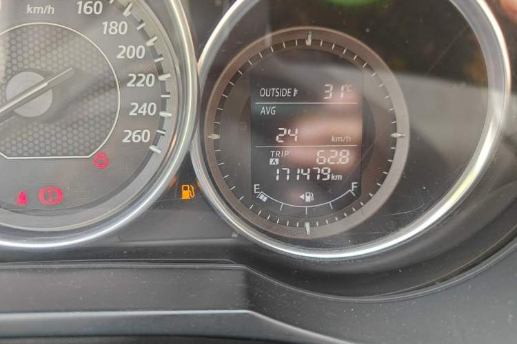 Used Mazda Atenza 2015 2.0L Blue Sky Luxury Edition Odometer Close Up