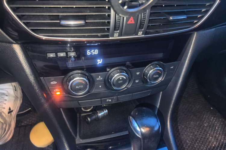Used Mazda Atenza 2015 2.0L Blue Sky Luxury Edition Audio And AC Panel