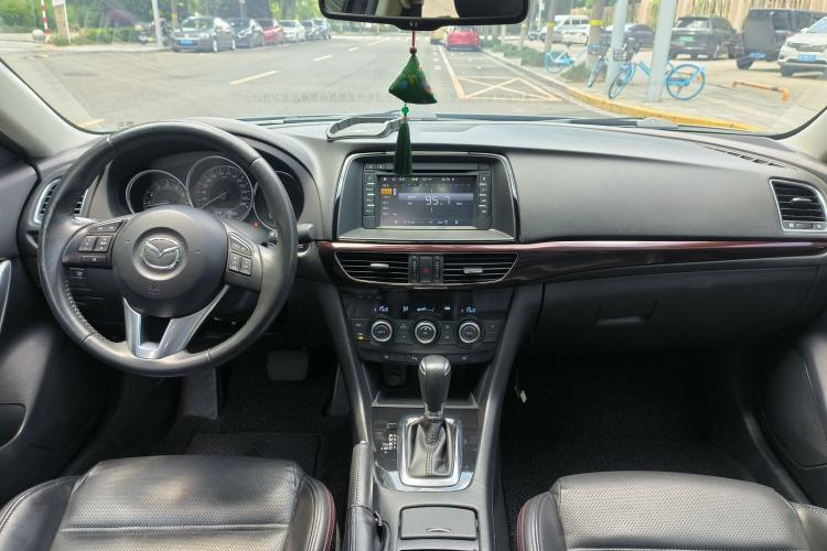 Used Mazda Atenza 2015 2.0L Blue Sky Prestige Edition Interior 2