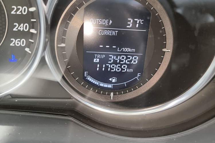 Used Mazda Atenza 2015 2.5L Blue Sky Prestige Edition Odometer Close Up