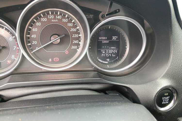 Used Mazda Atenza 2015 2.5L Blue Sky Sport Edition Odometer Close Up
