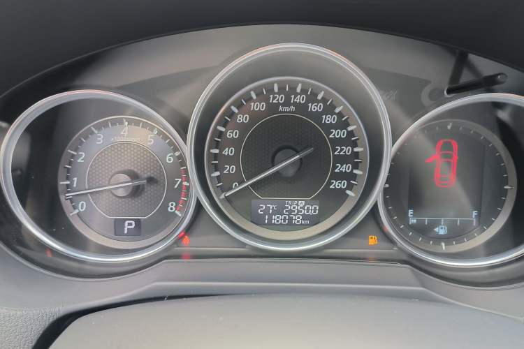 Used Mazda Atenza 2015 2.0L Blue Sky Prestige Edition Odometer Close Up