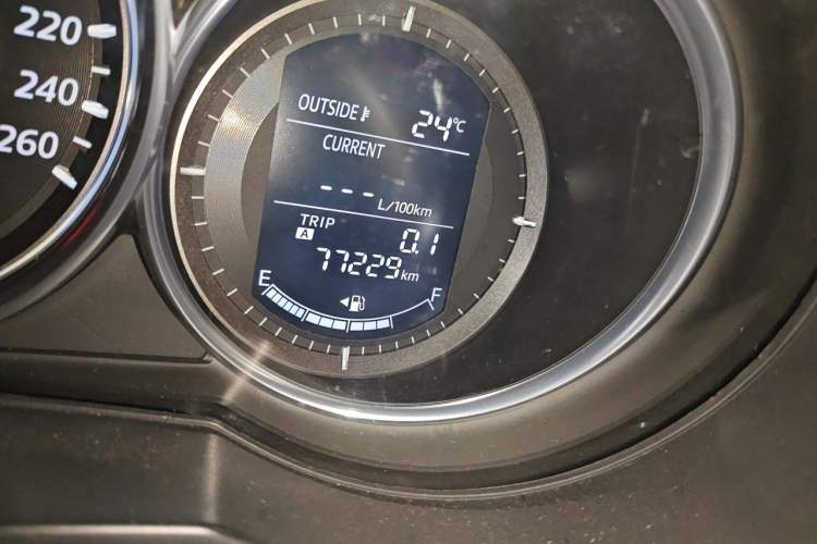 Used Mazda Atenza 2015 2.0L Blue Sky Luxury Edition Odometer Close Up