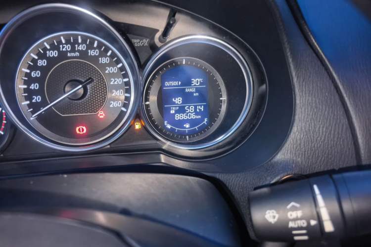Used Mazda Atenza 2015 2.0L Blue Sky Luxury Edition Odometer Close Up