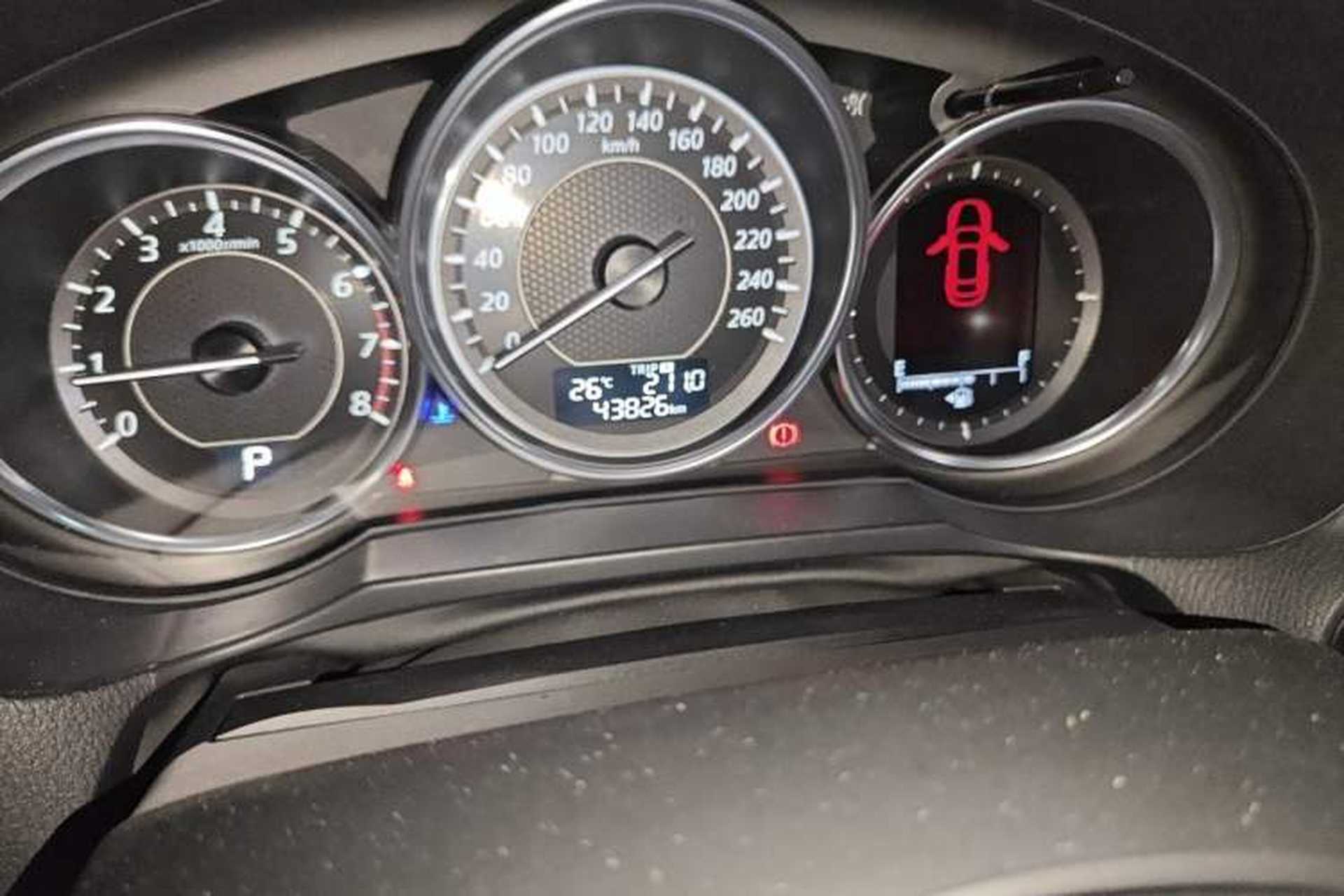 Used Mazda Atenza 2015 2.0L Blue Sky Prestige Edition Odometer Close Up